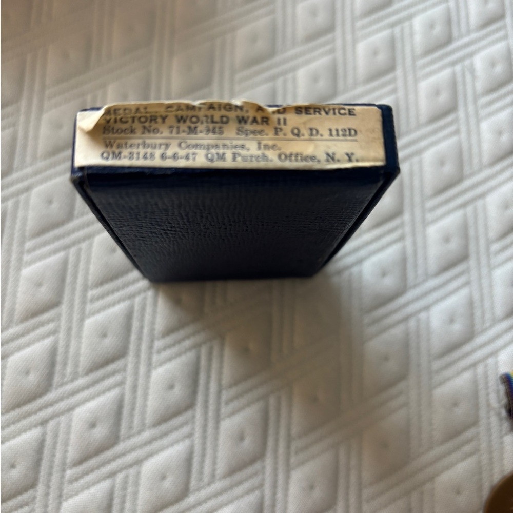 World War II Commemorative Medal with Ribbon Waterbury Companies - Picture 5 of 6